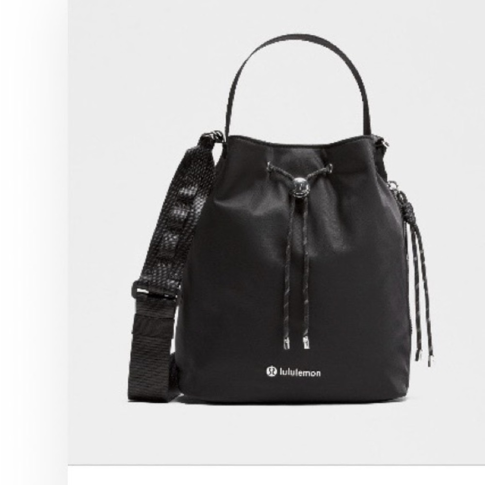 lululemon Black Drawstring Bucket Crossbody Bag 5L - Picture 4 of 6